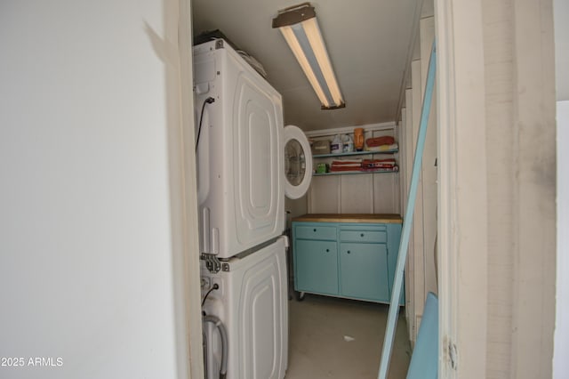 1340 E Townley Ave, Phoenix, AZ 85020 - washroom featuring stacked washer and clothes dryer