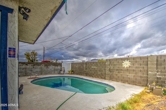 1340 E Townley Ave, Phoenix, AZ 85020 - view of swimming pool with a fenced backyard and a patio area
