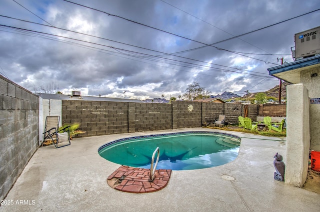 1340 E Townley Ave, Phoenix, AZ 85020 - view of pool with a fenced backyard and a patio