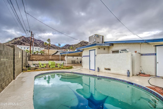 1340 E Townley Ave, Phoenix, AZ 85020 - view of pool featuring a fenced backyard, a patio, and a mountain view
