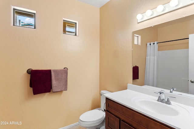 bathroom with a shower with curtain, toilet, and vanity