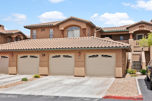 view of front facade featuring a garage