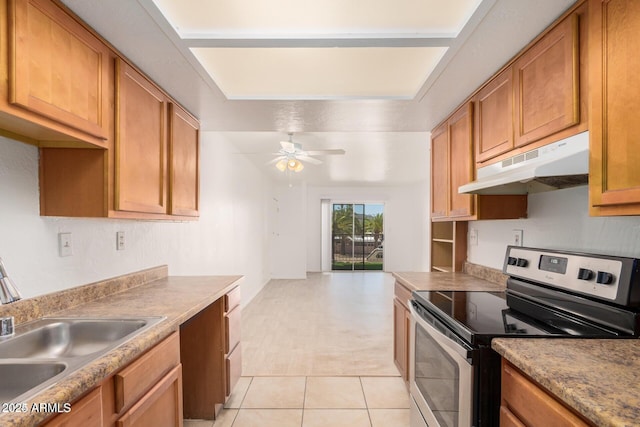 kitchen featuring electric range, under cabinet range hood, a sink, a ceiling fan, and brown cabinets