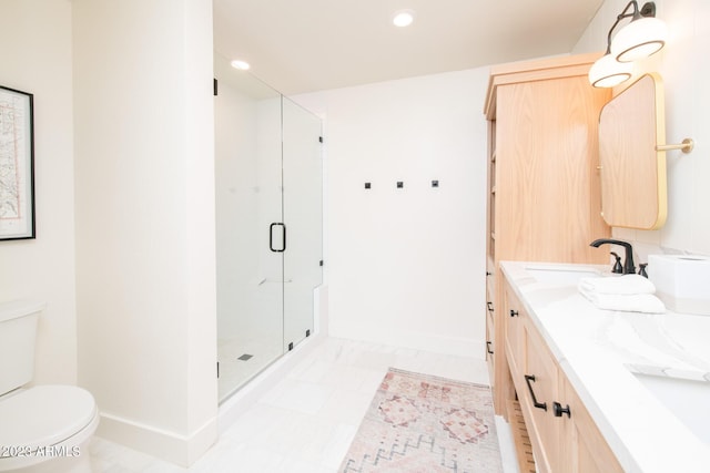 bathroom featuring a stall shower, baseboards, toilet, a sink, and recessed lighting