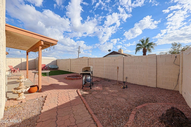 view of patio featuring a fire pit