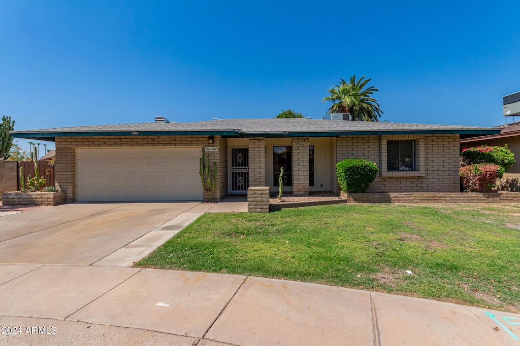 view of front facade with a garage and a front yard