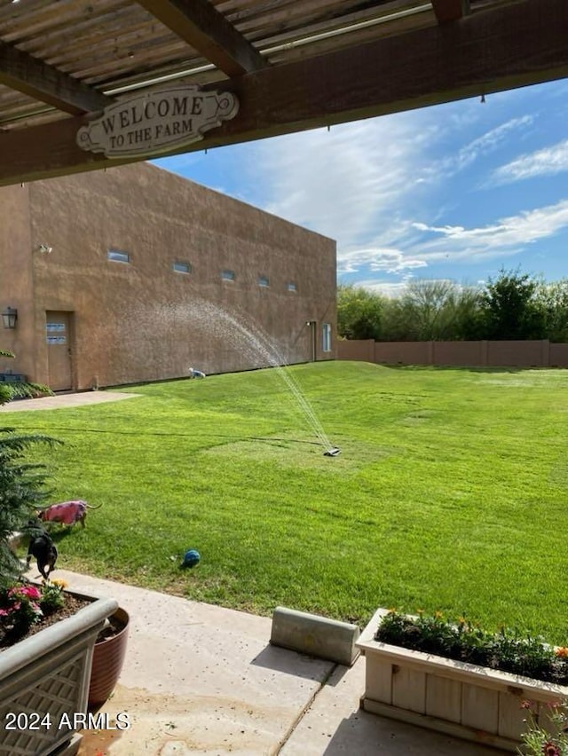 view of yard featuring fence