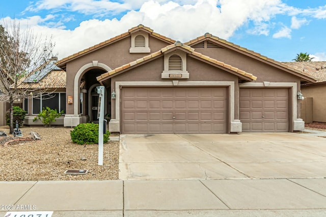 view of front facade featuring a garage