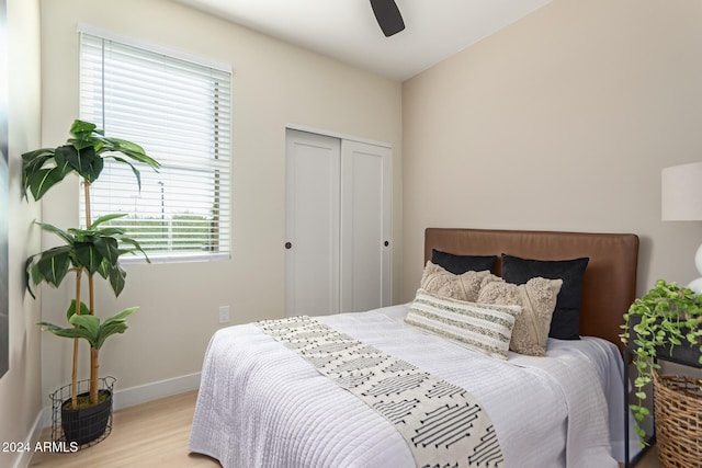 bedroom featuring a closet, light wood-type flooring, and ceiling fan