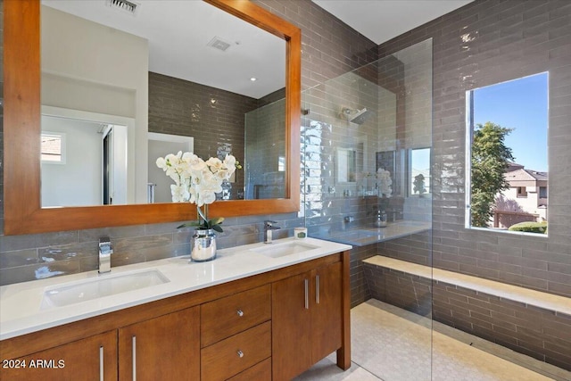 bathroom featuring tiled shower and plenty of natural light