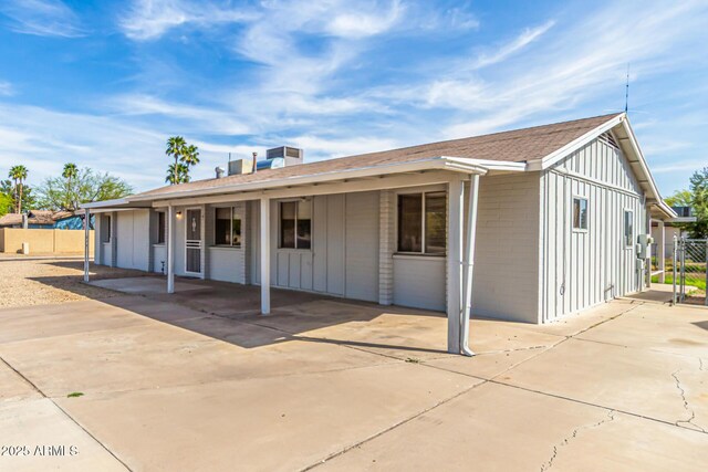 4343 E Union Hills Dr, Phoenix, AZ 85050 - ranch-style home featuring a patio area and fence