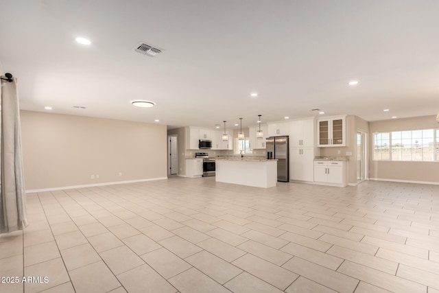 8124 N 45th Ave, Glendale, AZ 85302 - unfurnished living room with recessed lighting and baseboards