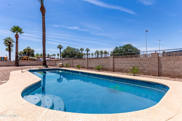 8124 N 45th Ave, Glendale, AZ 85302 - view of swimming pool featuring a fenced backyard and a diving board