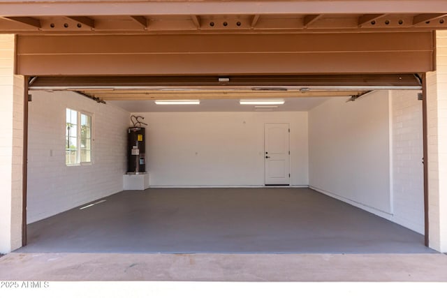 8124 N 45th Ave, Glendale, AZ 85302 - garage with water heater