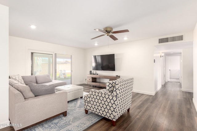 living area with visible vents, dark wood-type flooring, a ceiling fan, recessed lighting, and baseboards