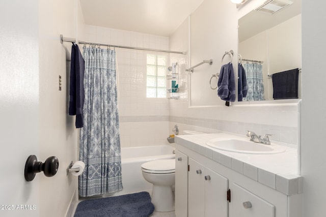 full bathroom with visible vents, shower / tub combo with curtain, toilet, backsplash, and vanity