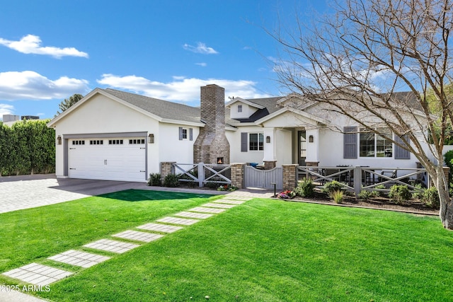 view of front of property featuring stucco siding, driveway, roof with shingles, a front yard, and an attached garage