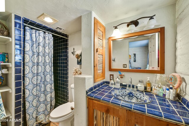 bedroom featuring ceiling fan and a textured ceiling