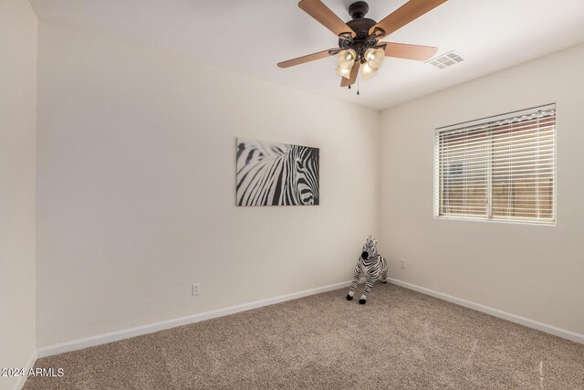 carpeted empty room featuring ceiling fan