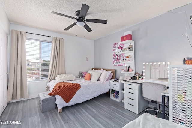 bedroom featuring a textured ceiling, ceiling fan, and hardwood / wood-style flooring