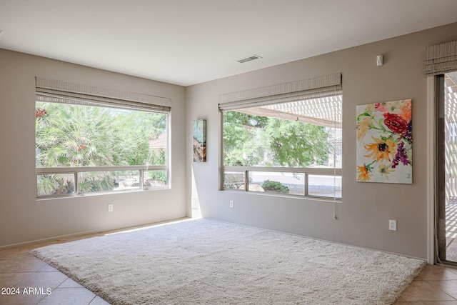 empty room featuring light tile patterned flooring