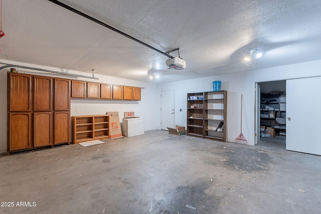 5539 E Dahlia Dr, Scottsdale, AZ 85254 - garage featuring a garage door opener