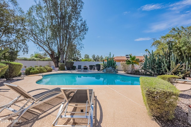 5539 E Dahlia Dr, Scottsdale, AZ 85254 - view of swimming pool featuring a patio and a fenced backyard