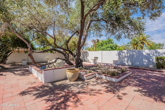 5539 E Dahlia Dr, Scottsdale, AZ 85254 - fenced backyard featuring a patio area