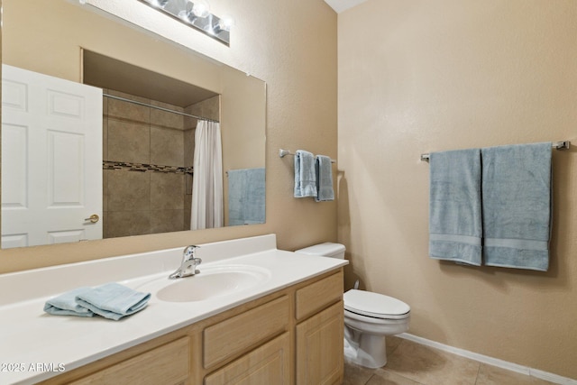 9555 E Raintree Dr E Unit 2061, Scottsdale, AZ 85260 - bathroom with tile patterned floors, toilet, baseboards, curtained shower, and vanity