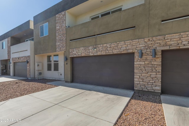 2000 N 36th St Unit 41, Phoenix, AZ 85008 - view of building exterior featuring driveway and a garage