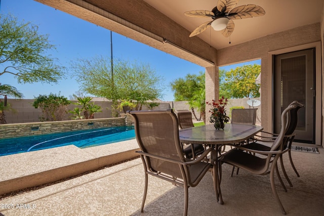 view of patio with ceiling fan, a fenced backyard, and outdoor dining space