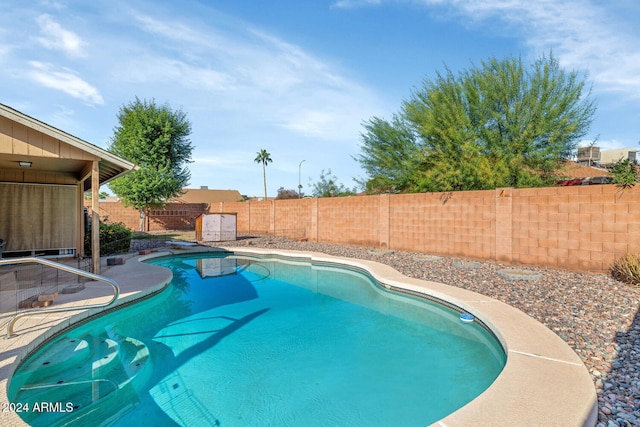 view of swimming pool