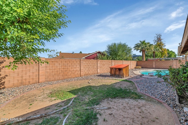 view of yard featuring a fenced in pool