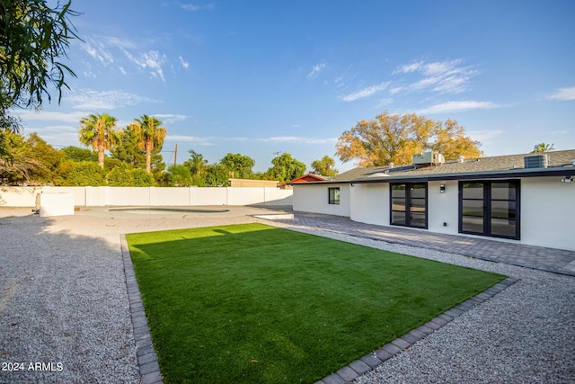 view of yard with a patio