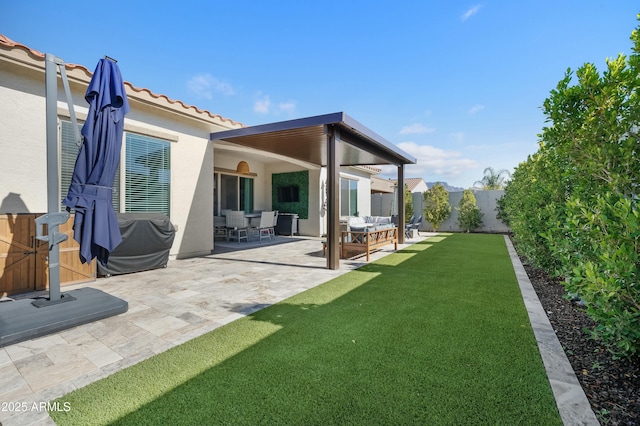 view of yard with a patio area, outdoor lounge area, and a fenced backyard