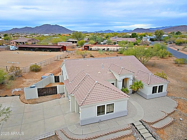 birds eye view of property featuring a mountain view