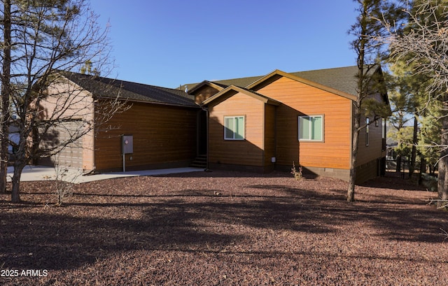 view of front of property with an attached garage and driveway