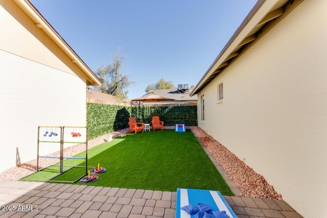 view of yard featuring a patio area