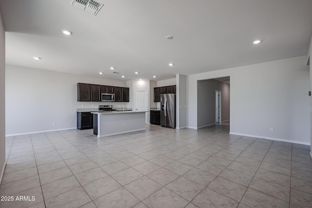 kitchen with visible vents, appliances with stainless steel finishes, light countertops, open floor plan, and baseboards
