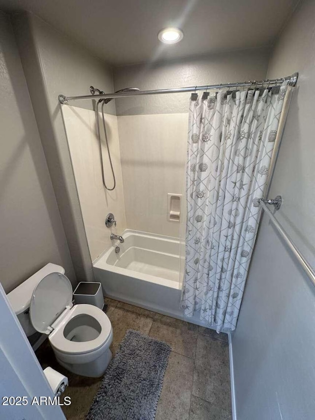 28306 N 25th Dl, Phoenix, AZ 85085 - bathroom with toilet and shower / bath combo