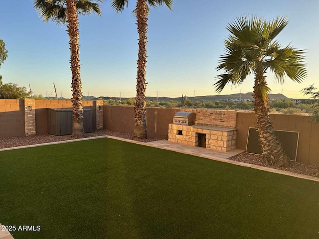 28306 N 25th Dl, Phoenix, AZ 85085 - view of yard featuring an outdoor kitchen