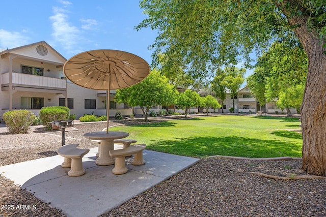 616 S Hardy Dr Unit 203, Tempe, AZ 85281 - surrounding community featuring a lawn and a patio area