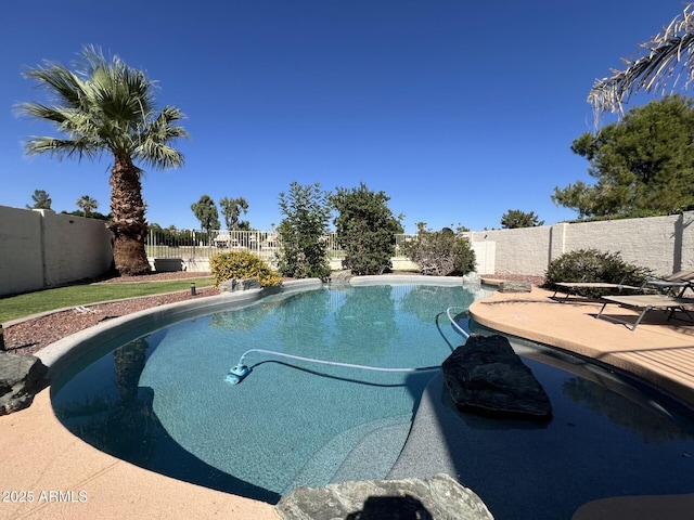 19943 N 77th Ave, Glendale, AZ 85308 - view of pool featuring a fenced backyard and a patio area