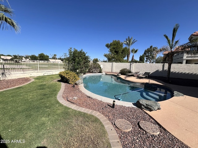 19943 N 77th Ave, Glendale, AZ 85308 - view of pool featuring a fenced backyard and a patio area