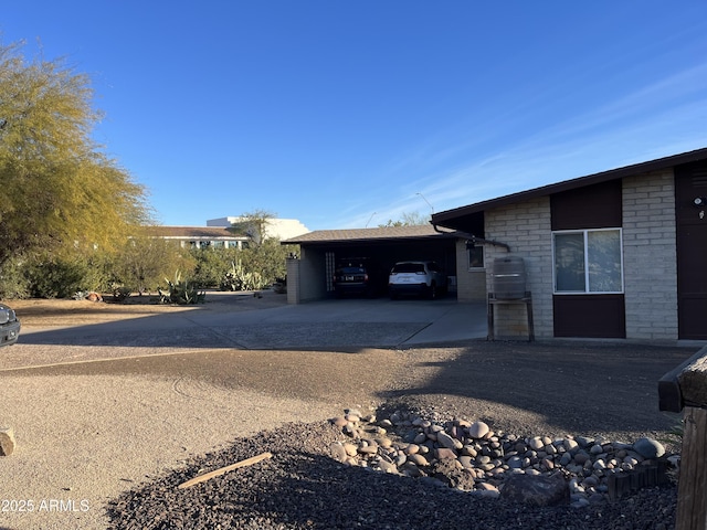 view of front facade featuring a carport