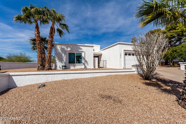 view of front facade featuring a garage and stucco siding