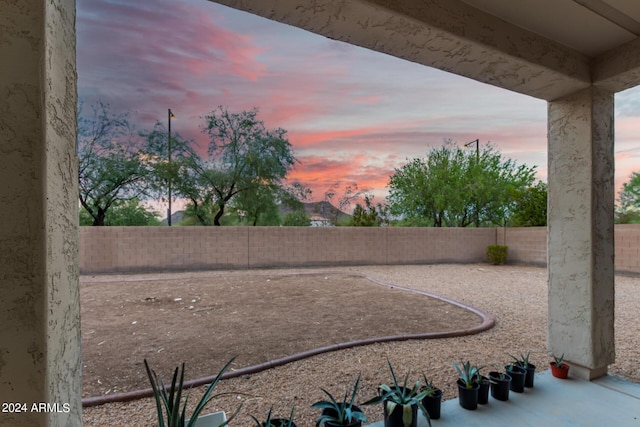 view of yard at dusk