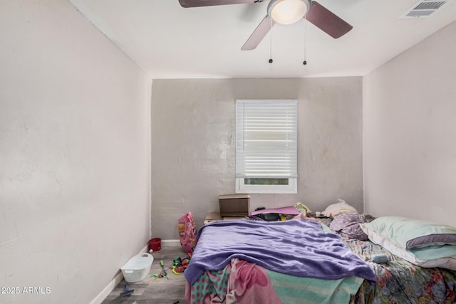 bedroom with ceiling fan