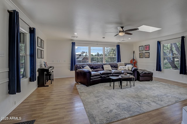 3440 N Meadow Dr, Pine, AZ 85544 - living area featuring a ceiling fan, a skylight, wood finished floors, recessed lighting, and baseboards