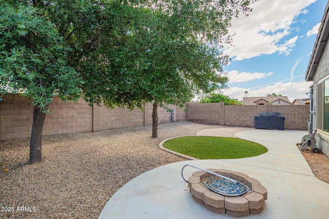 81 E Rock Wren Dr, San Tan Valley, AZ 85143 - fenced backyard featuring a patio area and an outdoor fire pit